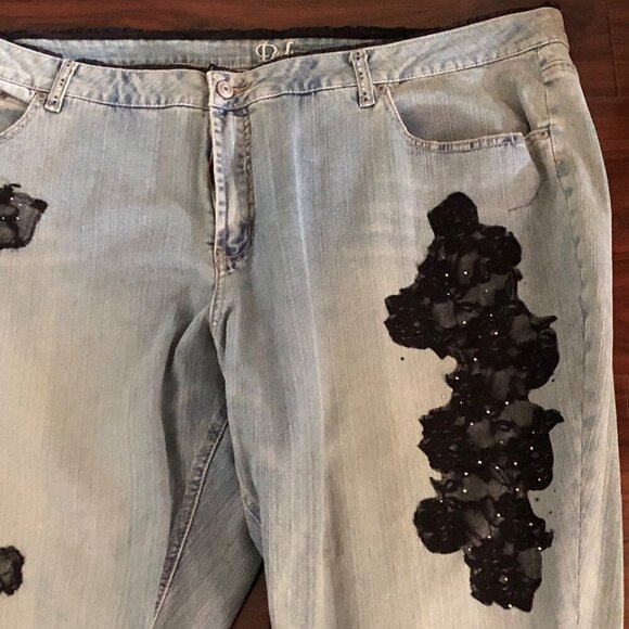 Woman's Plus Size L.A. Blues Deluxe Jeans With Black Lace Embellishment Size 26 - Picture 3 of 15